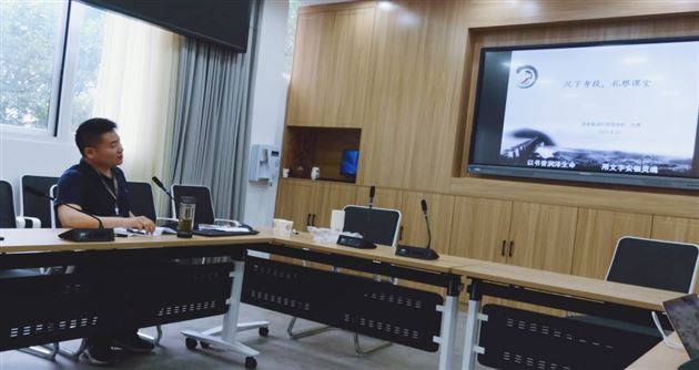 沉下身段 扎根课堂——成都市刘勇名师工作室五月主题活动