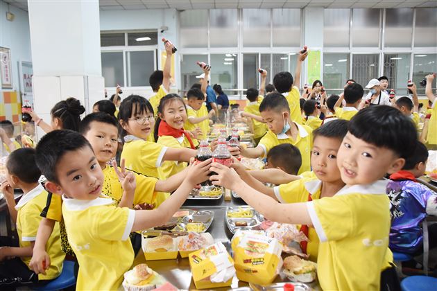 惊喜连连 快乐不断——记棠外附小庆祝“六一”国际儿童节系列活动