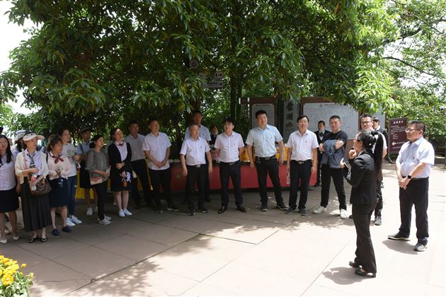 学习党史忆初心,砥砺前行创名校——记棠外初中党总支第一、三支部开展党建主题拓展活动