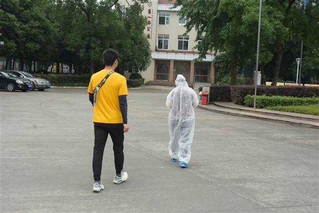 防疫演练擂战鼓 全力护航迎中考——中考棠外考点开展防疫应急演练