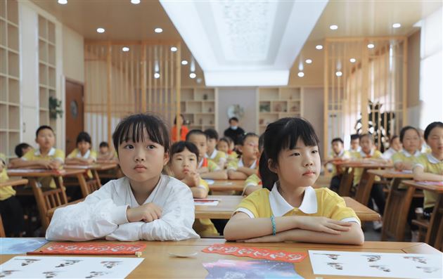 非遗进校园 共绘中国红——成都非遗艺术活动走进棠外附小