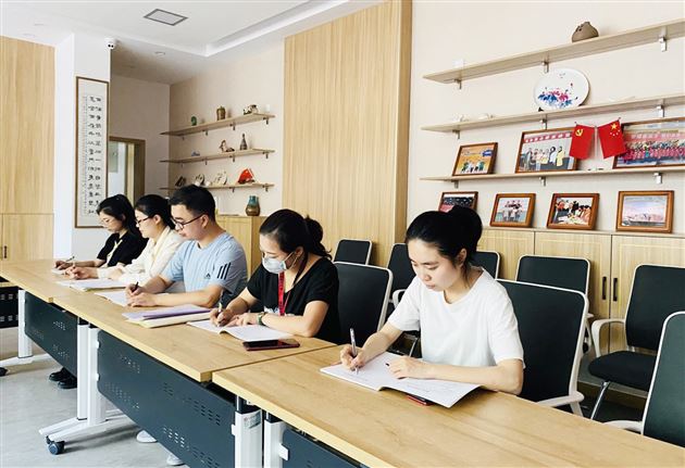 读懂学生,用爱关怀——记棠外附小班主任杨梅工作室活动