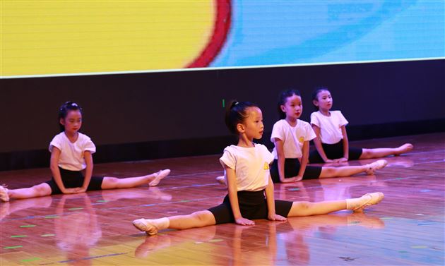 童心点亮未来,献礼建党百年——记棠外附小学生综合素质展示“啦啦操&街舞”专场活动