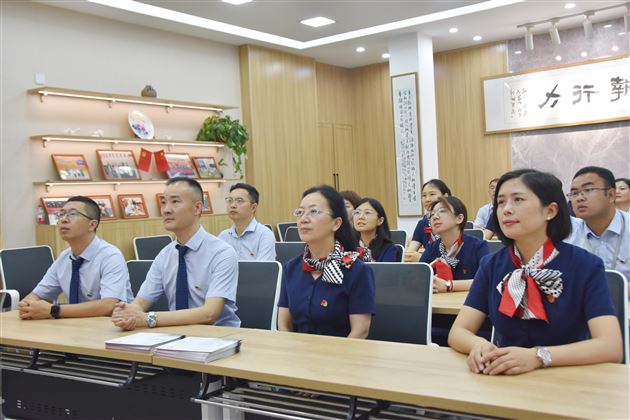 观共产党百年风采 做新时代少年先锋