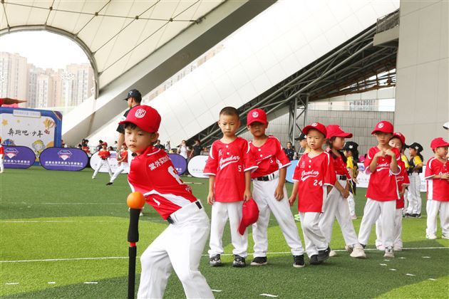 祝贺我园软式棒垒球队在2021年四川省第四届幼儿体育大会展示活动中获奖