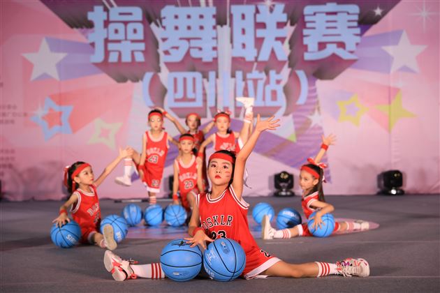 这群孩子不得了,四个一等奖、两个二等奖——棠外实验幼儿园在“2021全国运动训练竞赛联盟操舞联赛”中喜获佳绩