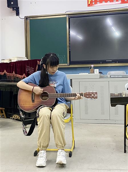 享艺术盛宴 展学子风采——棠外初2021级开展新生“艺术素质实践活动”