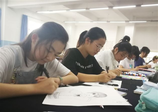 享艺术盛宴 展学子风采——棠外初2021级开展新生“艺术素质实践活动”
