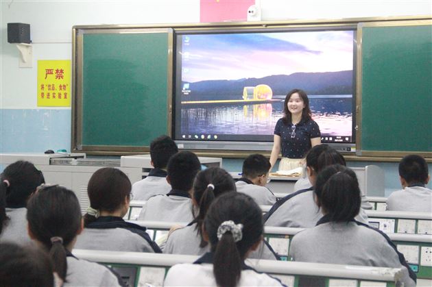 向优秀学习 向优秀出发——棠外优秀校友杜怡蒙回母校参加高2020级分享交流活动
