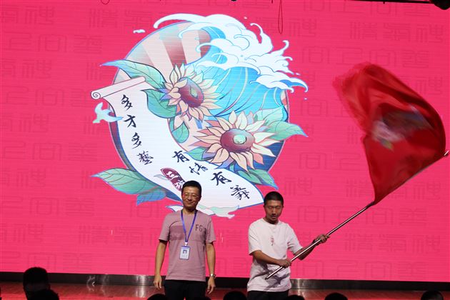 红榜张张催奋进 旌旗猎猎鼓人心——棠外高三举行第一阶段考试学生表彰暨班级授旗仪式活动