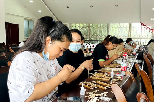 情满中秋,党员先行——棠外幼儿园党支部开展社区结对共建活动