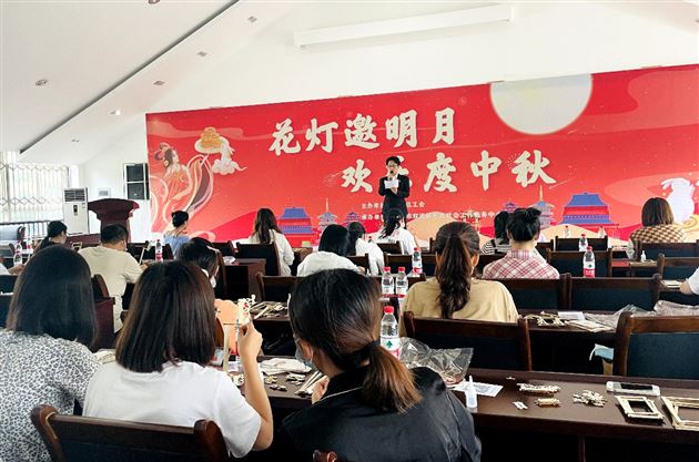 情满中秋,党员先行——棠外幼儿园党支部开展社区结对共建活动