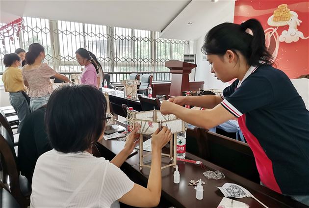 情满中秋,党员先行——棠外幼儿园党支部开展社区结对共建活动