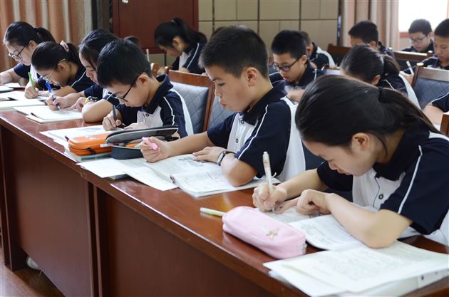 在评价过程中关注“有效有味”的语文课——双流区初中语文七年级教研活动暨刘勇名师工作室研修活动在棠外举行 