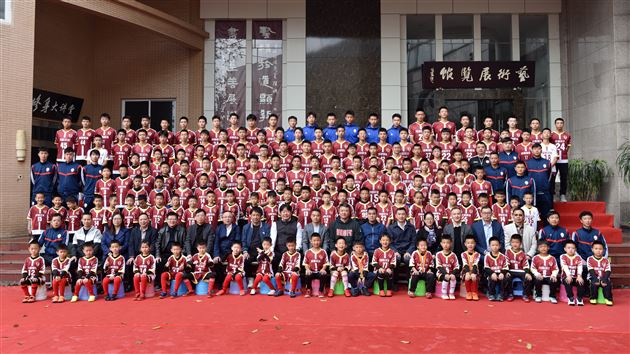 足球教育一家亲 北大棠外结友谊——北京大学高水平足球队共建合作单位授牌仪式在棠外举行