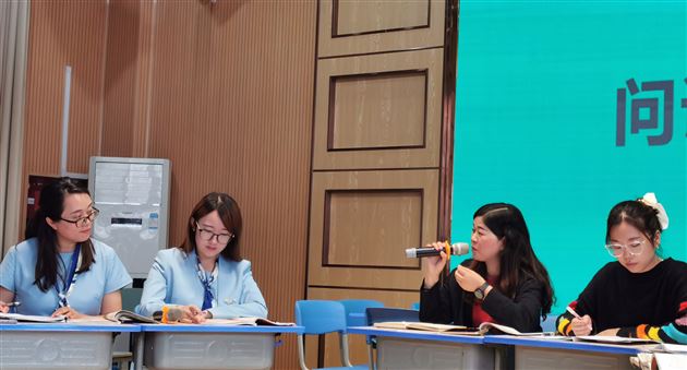 棠外附小文媛老师在双流区四年级语文教研活动中献课