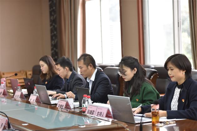 课题主持人、棠外大中小学思政课一体化建设负责人、初中道德与法治教研组组长袁成老师代表课题组发言