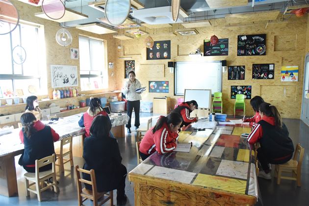 课题引领,以研促教——棠外实验幼儿园开展课题研讨活动