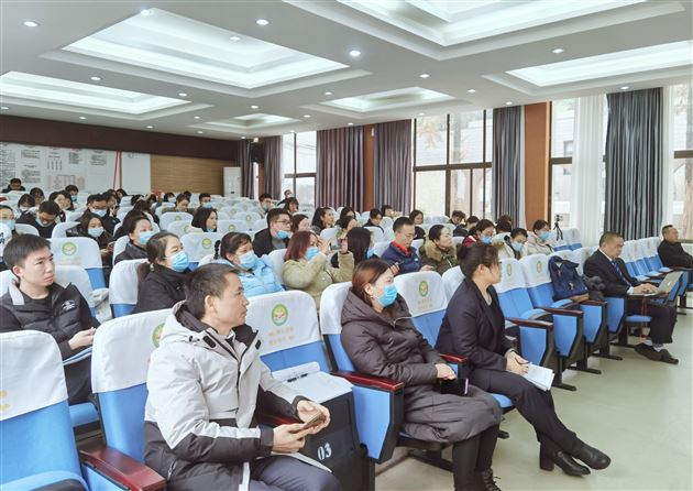加强课题研究,提升育人价值——棠外袁成、曹姗老师受天府新区教科院邀请作班主任专题培训