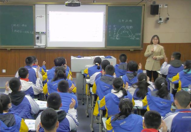 棠外初中教师成凤在双流区地理教研活动中献课受好评