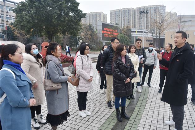 成都市成华区教育系统党建观摩学习团莅临棠外交流学习校园党建工作