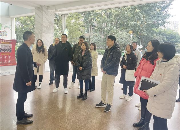成都市成华区教育系统党建观摩学习团莅临棠外交流学习校园党建工作