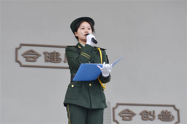 薪火相传国旗飘扬 秉承信念使命不忘——棠外初中举行第十七届国旗班交接仪式