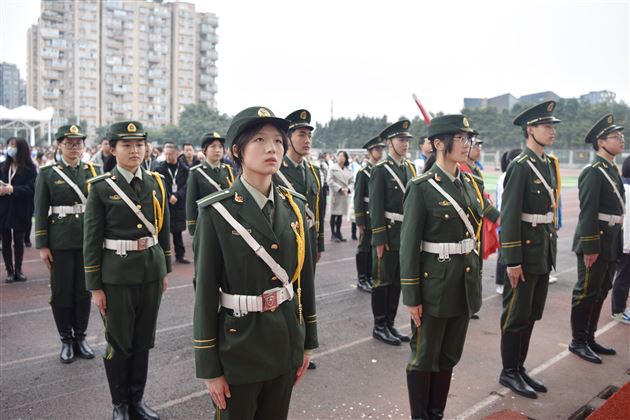 薪火相传国旗飘扬 秉承信念使命不忘——棠外初中举行第十七届国旗班交接仪式