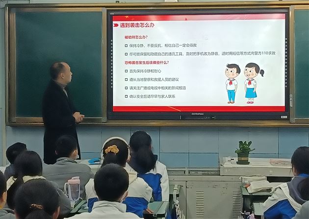 知恐防恐反恐 守护美好家园——棠外初中开展“反恐防暴”安全教育主题班会