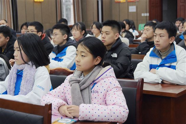 明天,愿你爱上写作——棠外党员教师刘勇举行新书赠书仪式