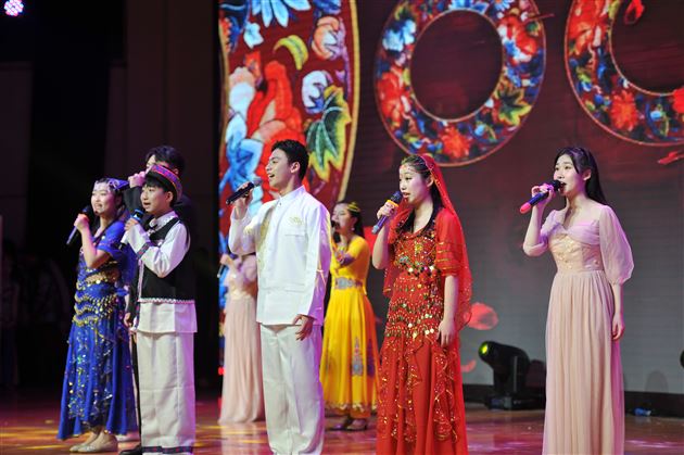 成都棠湖外国语学校2021年校园艺术节展演暨2022年新年文艺联欢晚会隆重举行