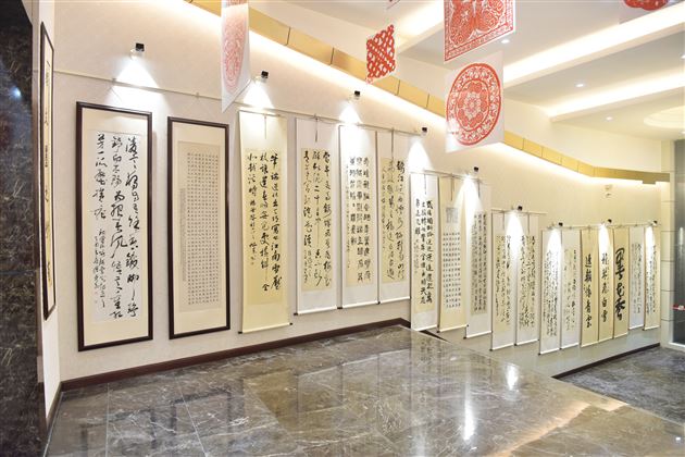 五育并举推进“双减” 六会一长全面育人——棠外成功举办第八届校园文化艺术节书画展