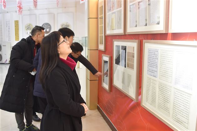 五育并举推进“双减” 六会一长全面育人——棠外成功举办第八届校园文化艺术节书画展