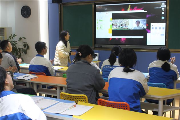 “校友分享会”之“南开学姐的双学位之路”——棠外开展学科渗透生涯规划系列活动