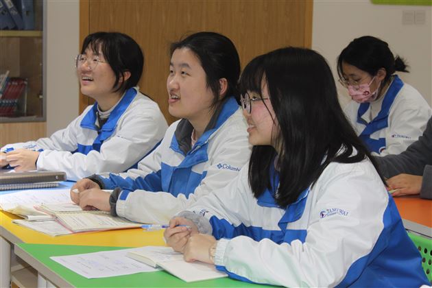 “校友分享会”之“南开学姐的双学位之路”——棠外开展学科渗透生涯规划系列活动