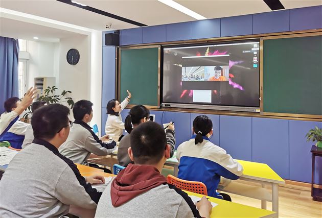 “校友分享会”之“理工人的尽头:数学?物理?还是计算机?”——棠外开展学科渗透生涯规划系列活动