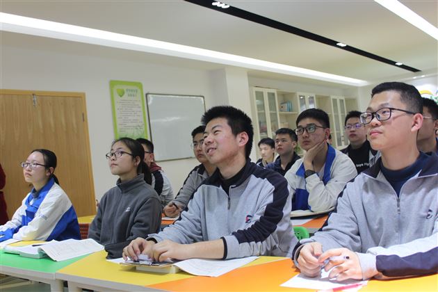 “校友分享会”之“理工人的尽头:数学?物理?还是计算机?”——棠外开展学科渗透生涯规划系列活动