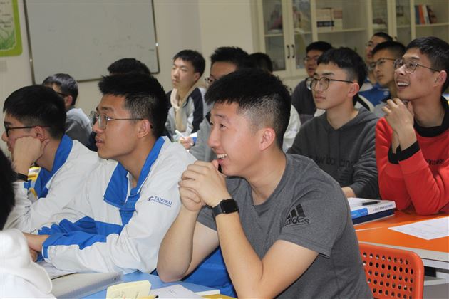 “校友分享会”之“理工人的尽头:数学?物理?还是计算机?”——棠外开展学科渗透生涯规划系列活动