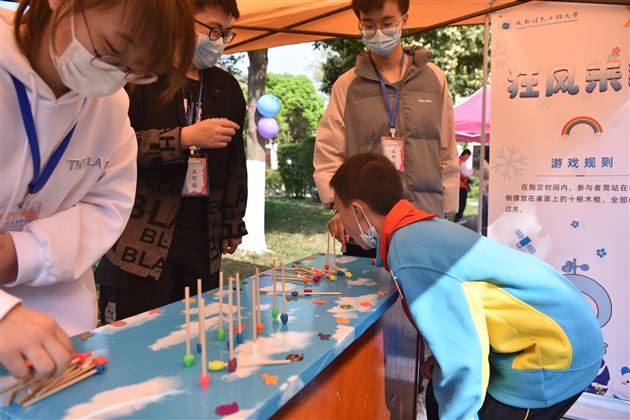 童心探气象 科学伴成长——棠外附小学生参加“成都市红领巾气象学院”揭牌仪式暨世界气象日科普研学实践活动