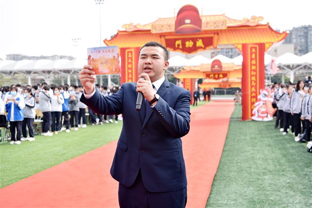 大千气象 只此风华——记棠外高2022届高三成人礼暨高考冲刺活动