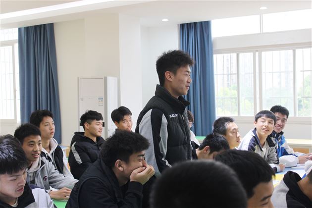 “校友分享会”之“足球与学习,如何双赢?”——棠外开展学科渗透生涯规划系列活动