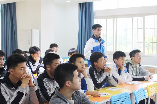“校友分享会”之“足球与学习,如何双赢?”——棠外开展学科渗透生涯规划系列活动