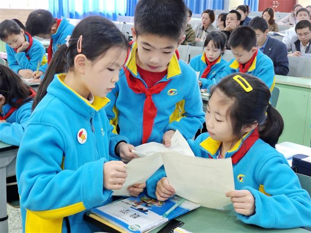 棠外附小数学组举行青年教师课堂展评活动