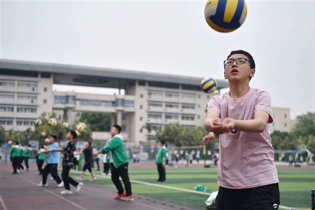场场精彩 人人亮剑——棠外初中第二届校园班级排球垫球赛圆满落幕