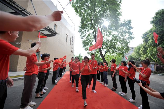 奋楫争先 决胜中考——记棠外初2019级学法指导暨中考动员大会