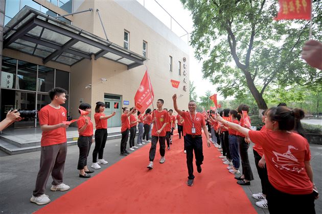 奋楫争先 决胜中考——记棠外初2019级学法指导暨中考动员大会