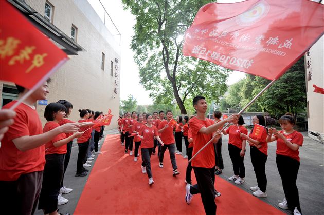 奋楫争先 决胜中考——记棠外初2019级学法指导暨中考动员大会