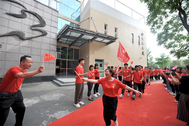 奋楫争先 决胜中考——记棠外初2019级学法指导暨中考动员大会