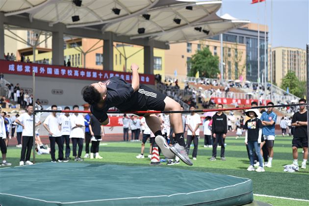 以棠外风采，致敬青春——记成都棠湖外国语学校高中第十八届田径运动会 