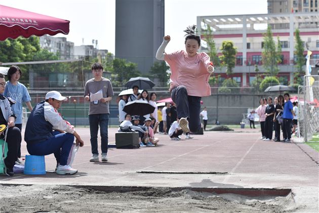 以棠外风采，致敬青春——记成都棠湖外国语学校高中第十八届田径运动会